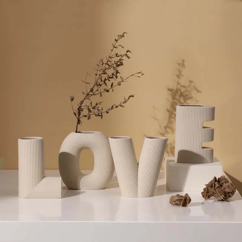 Drop shipping Nordic Living Room composizione floreale decorazione della casa pezzo arte creativa lettera d'amore vaso in ceramica a righe