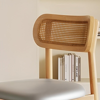Chaise de salle à manger MYUZ 2026 style bohème chic avec structure en bois de manguier massif et assise en tissu vert sauge avec finition blanchie à la chaux, chaise de salle à manger en rotin