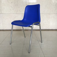 Chaises de bureau épaissies en gros, chaises de conférence simples pour la formation, chaises de bureau modernes en plastique à dossier simple