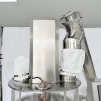 Machine de remplissage semi-automatique à vis sans fin pour poudres (lait, café, épices, détergent, farine) en sachets