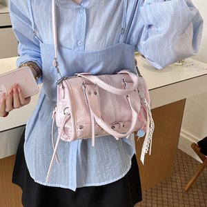 Bolso <span class=keywords><strong>de</strong></span> Hombro Cruzado para Mujer, Estilo Punk, Vintage Y2K, con Cordones, Borlas, Cuero Brillante, Adorno <span class=keywords><strong>de</strong></span> Corazón, Gran Capacidad - Product Image 4