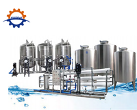 Chaîne complète de production et d'emballage d'eau pure et minérale en bouteilles plastiques, entièrement automatisée et clé en main