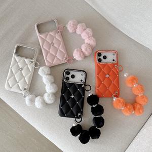 Étui en cuir PU souple à motif grille 3D et paillettes diamantées pour iPhone Air 16 15 14 13 17 Pro Max, avec bracelet en fourrure et strass scintillants - Product Image 1