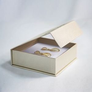 Caja de papel cuadrada rectangular rígida con cierre magnético y logotipo personalizado, embalaje de joyería ecológico - Product Image 4