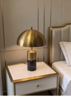 Lampe de table moderne en marbre doré pour hôtel, décoration intérieure, lampe de chevet nordique de luxe en forme de champignon pour la lecture