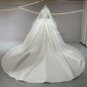 Robes de mariée classiques JFH57 en satin à col bateau et sequins - Product Image 2