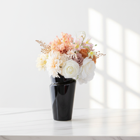 Vase à fleurs en céramique noir et blanc, design géométrique sculptural, finition brillante, accent d'intérieur moderne ARM LVG