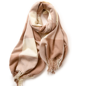 Écharpe longue à carreaux réversible pour femme, accessoire d'hiver pour un usage quotidien - Product Image 2