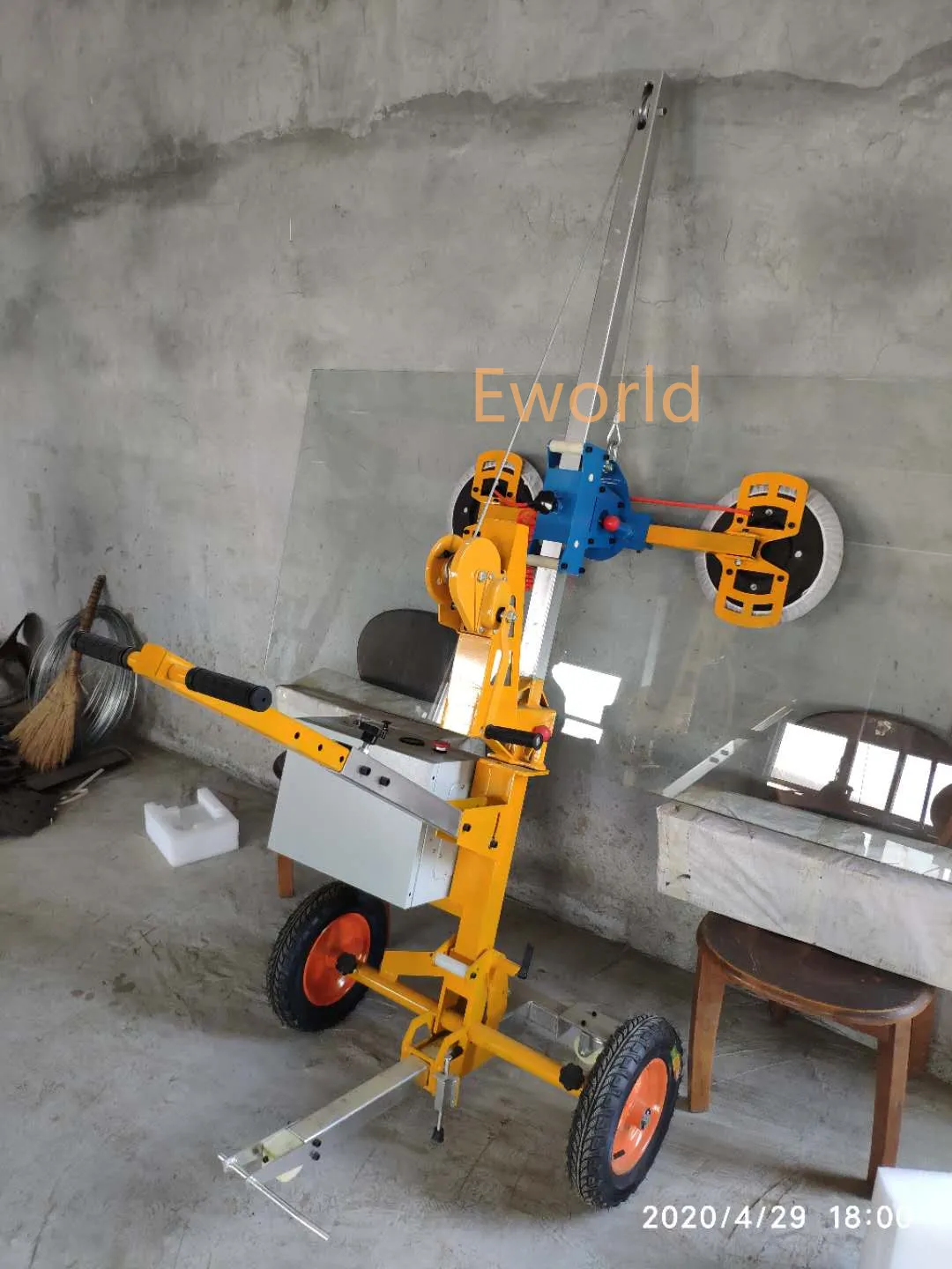 Reliable performance Hot Selling Glass Carrying Lifting Machine With Electrical Sucker Drive