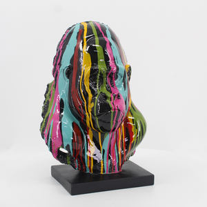 Statue d'art abstrait moderne Statues colorées en résine Sculptures de gorilles en résine pour table et décoration intérieure - Product Image 1