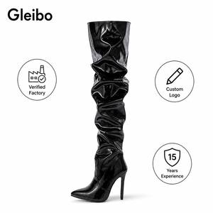 Botas Femininas de Couro Envernizado Acima do Joelho, Bico Fino, Salto Agulha, Zíper Lateral, Cano Alto, para Festa, Atacado OEM - Product Image 1