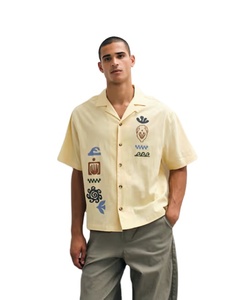<span class=keywords><strong>Camicia</strong></span> Oversize da Uomo KY Linen Y2K con Stampa Artistica, Colletto Camp, Ricamo Giallo, Maniche Corte, Bottoni, Top Estivo per Vacanze - Product Image 1