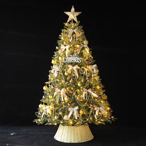 Ensemble de décorations de Noël en forme d'arbre de Noël doré |   Tailles 4 pieds et 10 pieds |   Arrangement de scène de Noël - Product Image 2