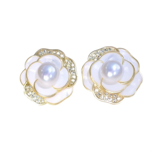 Orecchini a lobo con fiore dorato e perla sintetica incastonata a castone per gioielli da sposa da donna - Product Image 1