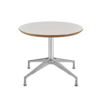Table basse contemporaine en aluminium avec pieds durables et faciles à nettoyer et rangement intégré pour le mobilier de salon