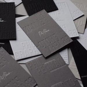 <span class=keywords><strong>Carte</strong></span> <span class=keywords><strong>de</strong></span> <span class=keywords><strong>visite</strong></span> <span class=keywords><strong>de</strong></span> luxe sur mesure en coton avec logo en relief profond et estampage à chaud doré pour l'image <span class=keywords><strong>de</strong></span> marque des photographes professionnels - Product Image 2