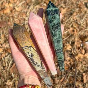 Soporte de varita sanadora dorada de punto de tigre de cristal pulido de alta calidad al por mayor para la decoración del hogar Feng Shui - Product Image 2