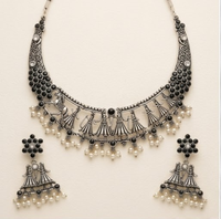 DIVYORO Ensemble Collier Ras-du-Cou et Boucles d'Oreilles Classiques en Argent Oxydé Motif Danse Folklorique, Design Élégant pour Femme
