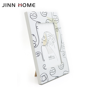 Jinn Home Personalizable 4*6 ''Marco <span class=keywords><strong>DE</strong></span> FOTOS Marco <span class=keywords><strong>de</strong></span> fotos <span class=keywords><strong>de</strong></span> <span class=keywords><strong>madera</strong></span> con pintura blanca y patrón <span class=keywords><strong>de</strong></span> Arte Negro Impresión UV Metal <span class=keywords><strong>de</strong></span> hierro - Product Image 2