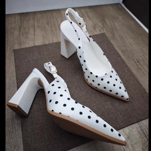 Sandales à talon bloc à pois style coréen, dos nu, bout fermé, avec bride arrière, élégantes, à bout pointu, talons hauts pour femmes - Product Image 4