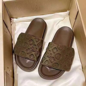   Chaussons en peluche haut de gamme, chaussures élégantes, sandales à plateforme de qualité supérieure, mules de luxe de créateur, chaussons plats pour femmes - Product Image 3