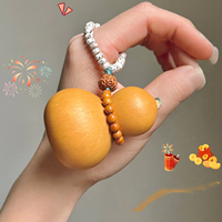 Breloque de sac en calebasse naturelle faite à la main, pendentif en corde tressée avec perles et pompon style bohème, ornement en calebasse, accessoire porte-bonheur minimaliste Feng Shui