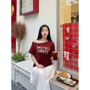 Camiseta Ecológica de Algodón 100% Color Rojo Ciruela, Superventas, de Un Solo Hombro, Manga Larga, Ajustada y Comprimida para Mujer - Product Image 5