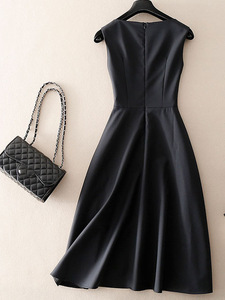 ชุดเดรสสีดำแขนกุดทรงเข้ารูปสุดหรูสำหรับฤดูร้อนใหม่ - Product Image 6