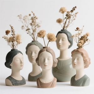 Vase en céramique 3D tête de femme norvégienne - Services OEM/ODM avec chapeau Bunad traditionnel et motif floral - Product Image 1