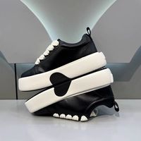 Chaussures pour hommes de haute qualité pour la vente en gros et au détail transfrontalière, semelle épaisse rehaussante, couleur unie, respirantes, tendance jeunesse