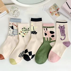 Jingwen OEM <span class=keywords><strong>Crazy</strong></span> Funny Imprimé Crew Chaussette pour hommes et femmes Respirant Tricoté Nouveauté Hip Hop Dog Lover Gift Cute Dog Pattern - Product Image 1