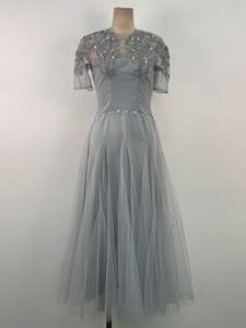 فساتين نسائية طويلة بخصر ضيق بتصميم فيتنامي رفيع ومطّزة بشكل أنيق - Product Image 5