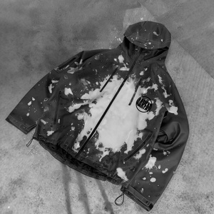 Chaqueta Personalizada con Logotipo para Hombre, Chaqueta Impermeable de Poliéster con Cambio de Color Sensible al Calor - Product Image 2