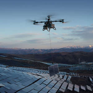 FlyCart 100 Plateforme de transport aérien de fret lourd pour la logistique industrielle, destinée au transfert de matériel médical en zone offshore et dans les mines éloignées - Product Image 3