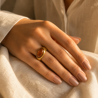 Bague Chevalière Cœur en Acier Inoxydable Plaqué Or avec Pierre, Étanche, Hypoallergénique, Poli Miroir, Bijou de Mariage Massif pour Femme, Vente en Gros