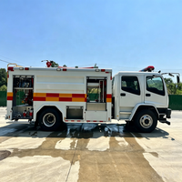 Camion de lutte contre l'incendie fiable de fabrication chinoise Isuzu FVR 1500 gallons 6000L 8000L 8 tonnes 8000 litres avec pompe à eau et mousse
