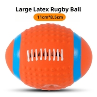 Jouet à mâcher de rugby grinçant durable pour les mâcheurs agressifs 3 couleurs interactives en latex de caoutchouc naturel pour l'extérieur et l'intérieur.