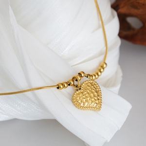 Collar con Logotipo Personalizado del Fabricante, Collar de Acero Inoxidable Resistente al Agua y al Deslustre, Chapado en Oro de 18k con Forma de Corazón para Mujer - Product Image 3