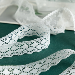 Nastro in Pizzo Bianco con Bordi Ricamati, Vari Modelli, Pizzo Floreale Vintage Bianco e Beige per Cucito, Fai da Te, Confezioni Regalo - Product Image 3