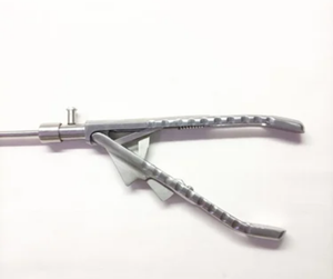 Porte-aiguille laparoscopique à mâchoires courbées 5 mm x 330 mm, réutilisable, en acier inoxydable, instrument chirurgical pour la chirurgie mini-invasive - Product Image 3