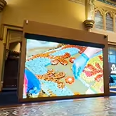 Écran LED en cristal holographique invisible lorsqu'il est éteint, film flexible haute transparence pour mur de devanture de boutique de luxe