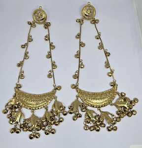 Pendientes Colgantes Chandbali Tradicionales de Lujo Chapados en Oro con Dijes de Ghungroo y Hojas, Pendientes Étnicos de Declaración para Mujer - Product Image 2