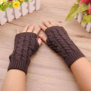 Gants d'hiver mi-doigts K02 tendance pour femmes et hommes - Écran tactile, détection d'aiguille, style Dobby, laine/acrylique, haute qualité, usage extérieur - Product Image 4