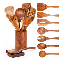 Coffret Cadeau 9 Pièces Ustensiles de Cuisine en Teck Naturel avec Repose-Cuillère – Spatule, Fourchette à Salade, Cuillère en Bois