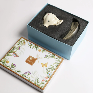 ชุดถ้วยกาแฟและจานรองเซรามิกคุณภาพสูงลายควีนบริติช พร้อมกล่องของขวัญ - Product Image 3