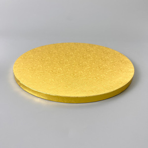 PACKINWAY Plateau à gâteau carré personnalisé en carton ondulé doré de 12 mm d'épaisseur, gaufrage, matériaux recyclés, revêtement UV brillant - Product Image 3