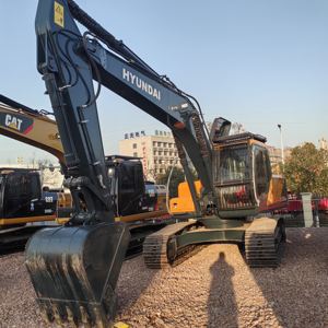 รถขุดไฮดรอลิกแบบตีนตะขาบ Hyundai R220HD มือสอง ขนาด 22 ตัน รุ่นปี 2024 เครื่องยนต์ Cummins ชั่วโมงการทำงานต่ำ ปั๊มเกียร์ พร้อมใช้งานงานก่อสร้างและงานดิน - Product Image 2