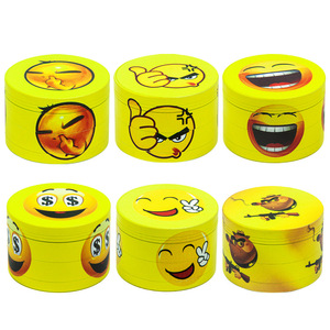 Lujo 55MM personalizado Mini cara sonriente expresión UV Metal Aleación de Zinc 4 capas Fumar hierba tabaco molinillo - Product Image 3