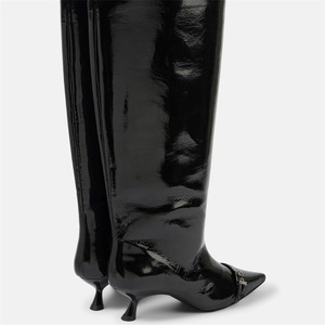 รองเท้าบูทหุ้มเข่าลายเสือดาวสำหรับผู้หญิง ปลายแหลม หัวเข็มขัดโลหะ ส้นเตี้ย รองเท้าบูทยาวแบบสั่งทำพิเศษ - Product Image 4