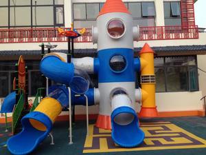 Terrain de jeu extérieur en forme de fusée de grand terrain de jeu extérieur d'enfants d'ODM d'OEM avec les glissières en plastique - Product Image 4